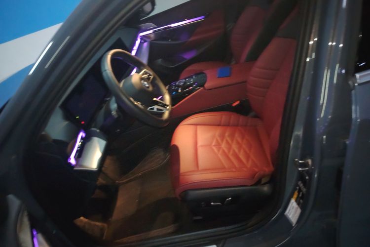 BMW i5 M60 2024 car image #17