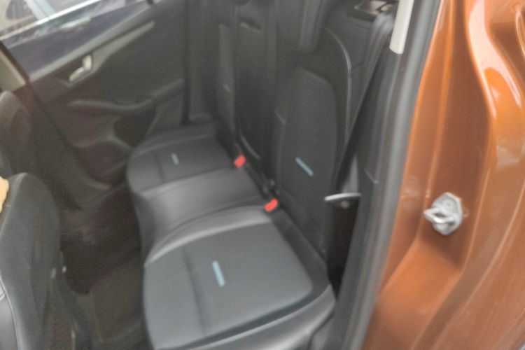 Ford Focus Active 2019 car image #17