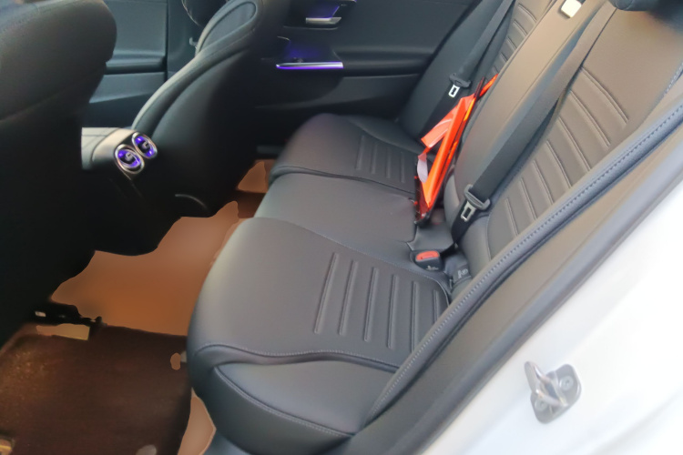 Mercedes-Benz C Class New Energy 2025 #17 Mercedes-Benz C Class New Energy 2025 immagine di auto #17