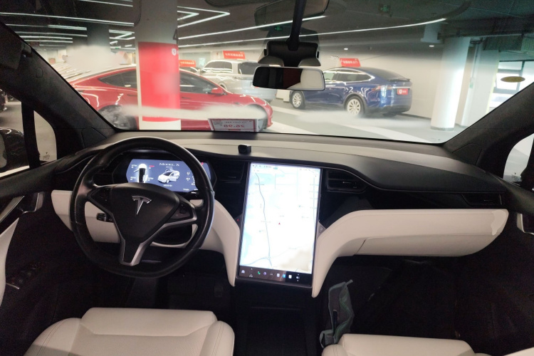 Tesla Model X 2019 car image #17