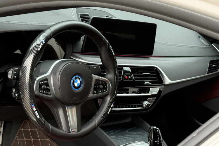 BMW M5 New Energy 2022 car image #17