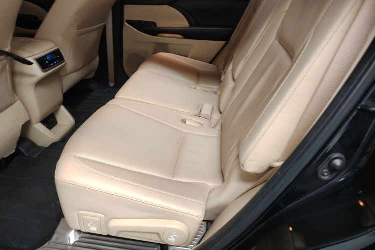 Toyota Highlander (Imported) 2020 car image #17