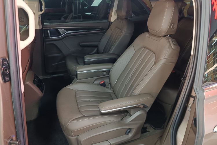 Volkswagen Viloran 2020 car image #17