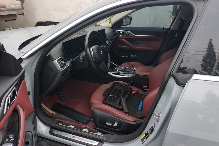 BMW i4 M50 2023 #17 BMW i4 M50 2023 car image #17