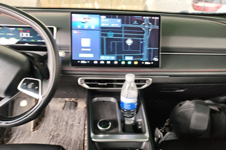 哪吒汽车 哪吒X 2023 汽车图片 #17