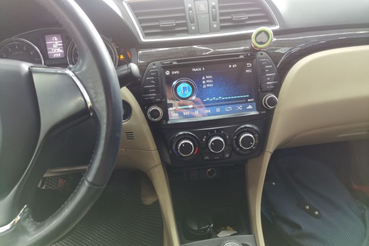 Suzuki Ciaz 2014 car image #17