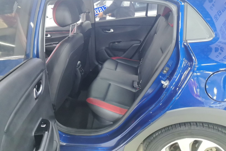 Kia Rio Cross 2018 car image #17