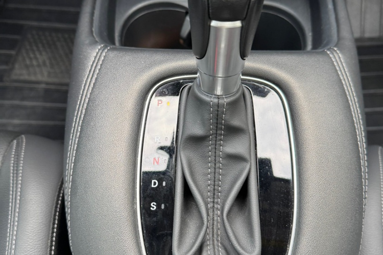 Honda ZR-V 2024 immagine di auto #17