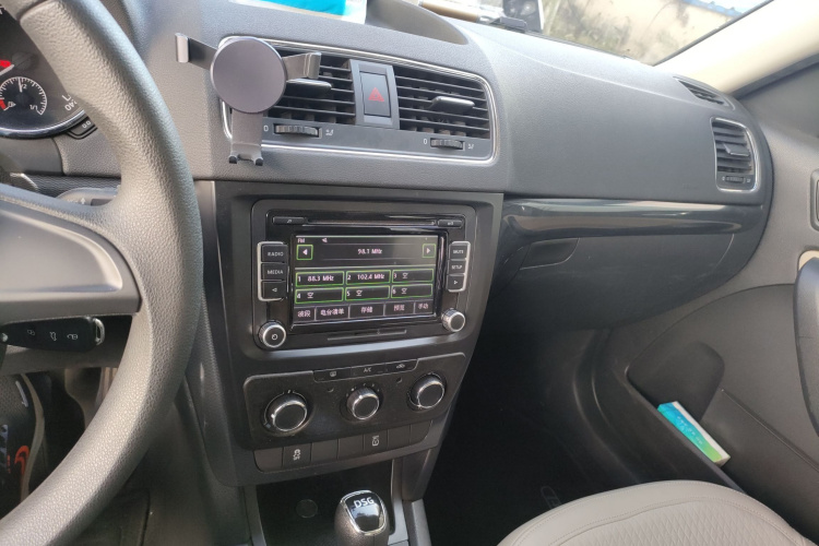 Skoda Yeti (Imported) 2014 car image #17