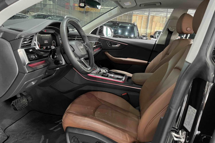 Audi Q8 2023 car image #17