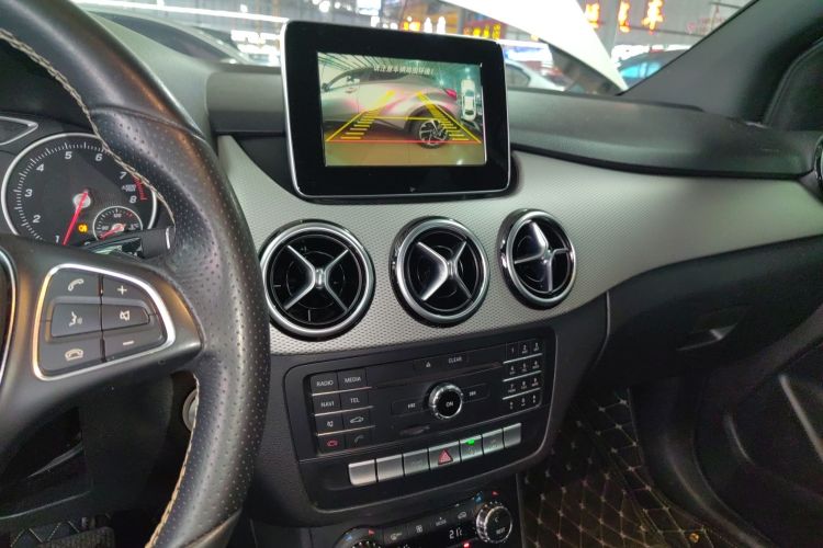 Mercedes-Benz B Class 2017 #17 Mercedes-Benz B Class 2017 صورة سيارة #17