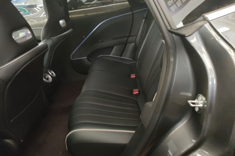 Avatr 11 2022 car image #17