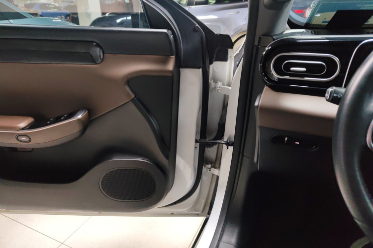 零跑汽车 零跑C01 2023 汽车图片 #17