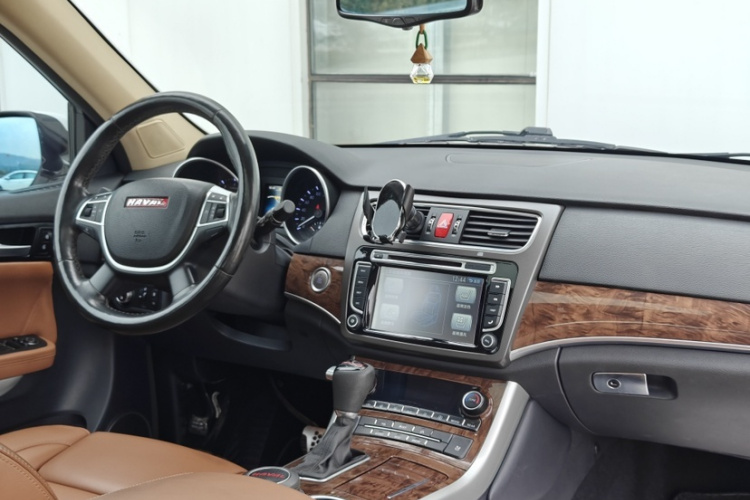 Haval H8 2015 car image #17