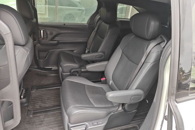 Toyota Granvia 2023 immagine di auto #17