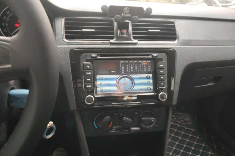 Skoda Rapid Spaceback 2016 car image #17