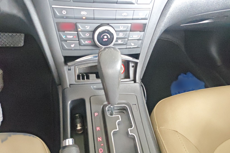 2016 car image #17