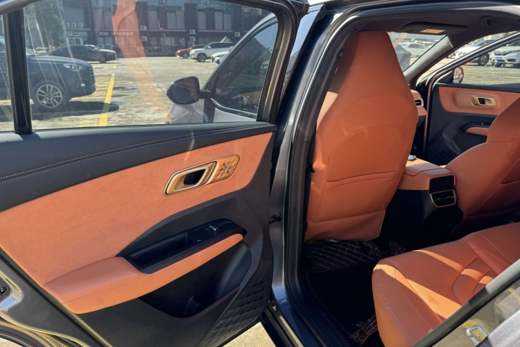 哪吒汽车 哪吒X 2024 汽车图片 #17