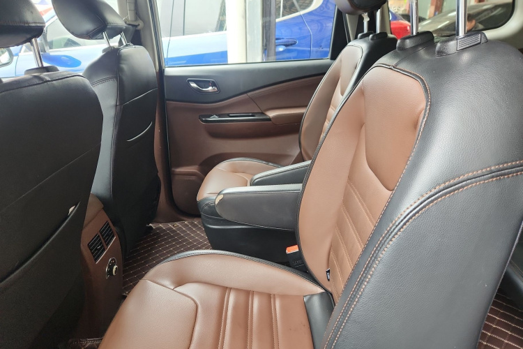 Forthing SX6 2016 car image #17