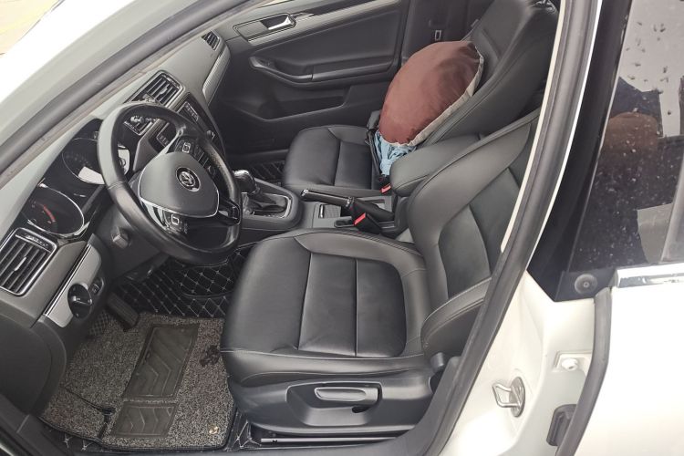 Volkswagen Sagitar 2018 immagine di auto #17