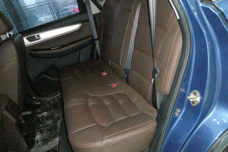 Forthing JOYEAR X5 2019 car image #17