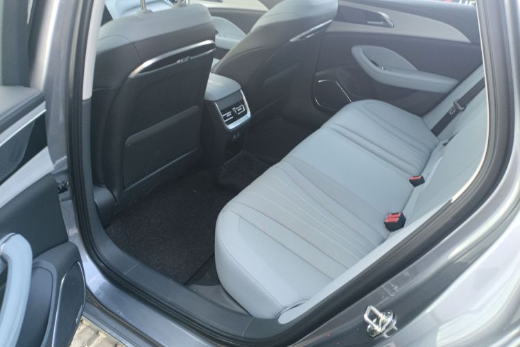 HongQi H5 PHEV 2025 #17 HongQi H5 PHEV 2025 immagine di auto #17