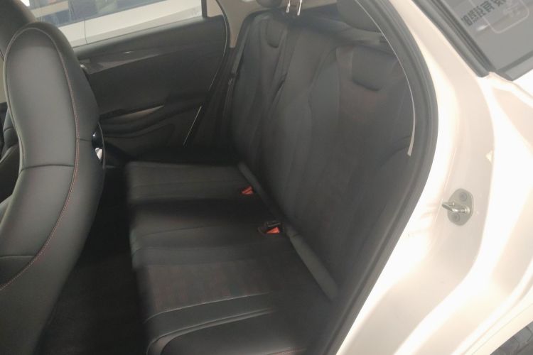 BYD e2 2024 image de voiture #17