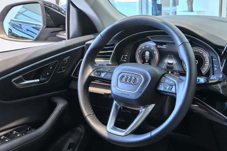 Audi Q8 2024 car image #17