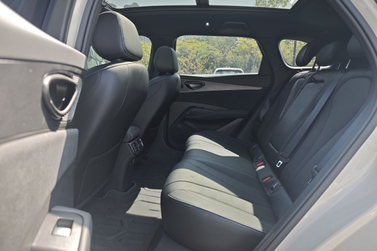 BYD Seal 06 DM-i 2025 immagine di auto #17