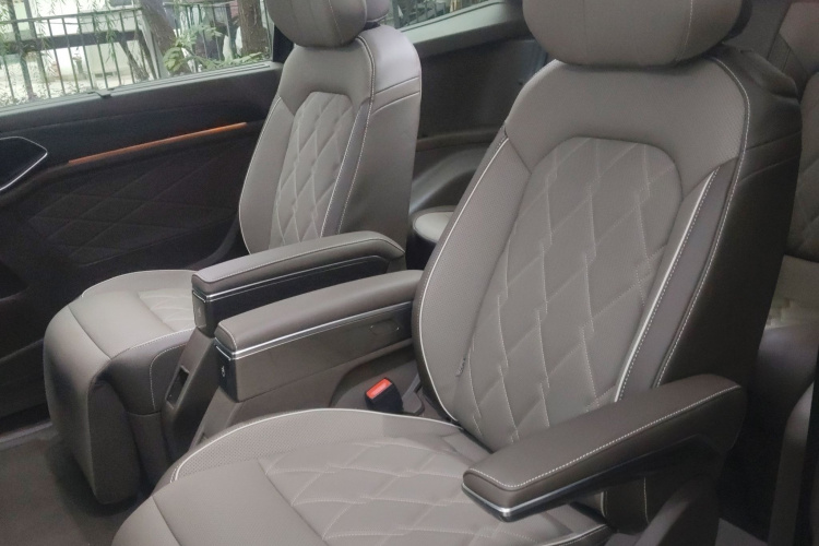 Volkswagen Viloran 2024 immagine di auto #17