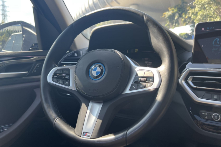 BMW iX3 2022 car image #17