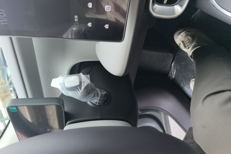 零跑汽车 零跑B01 2025 汽车图片 #17