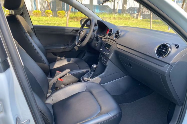 VA3 2020 car image #17