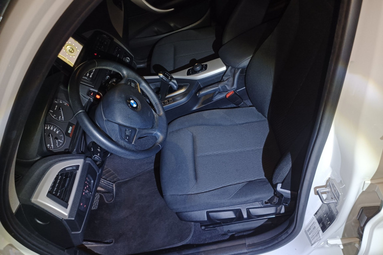 BMW 1 Series (Imported) 2013 car image #17