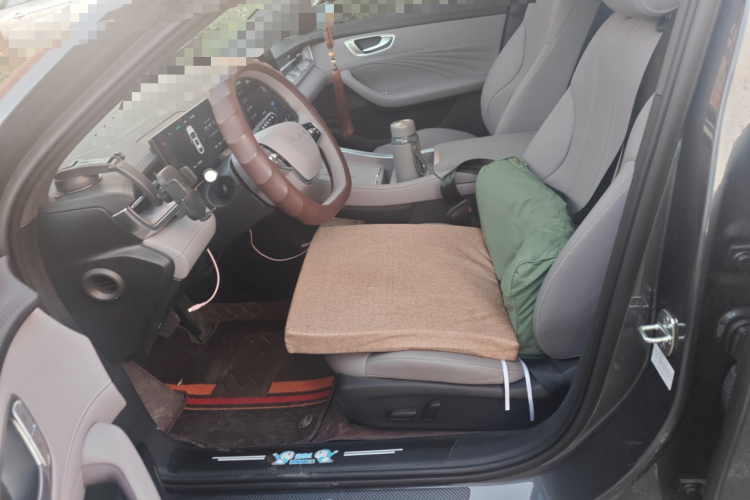 Roewe M7 DMH 2025 car image #17