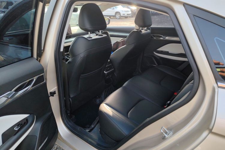 GEELY Emgrand L 2022 immagine di auto #17