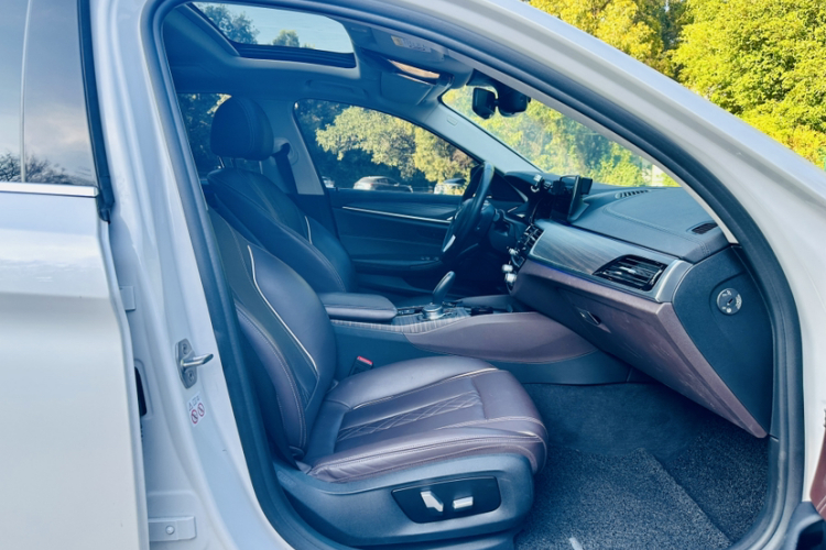 BMW M5 New Energy 2019 car image #17