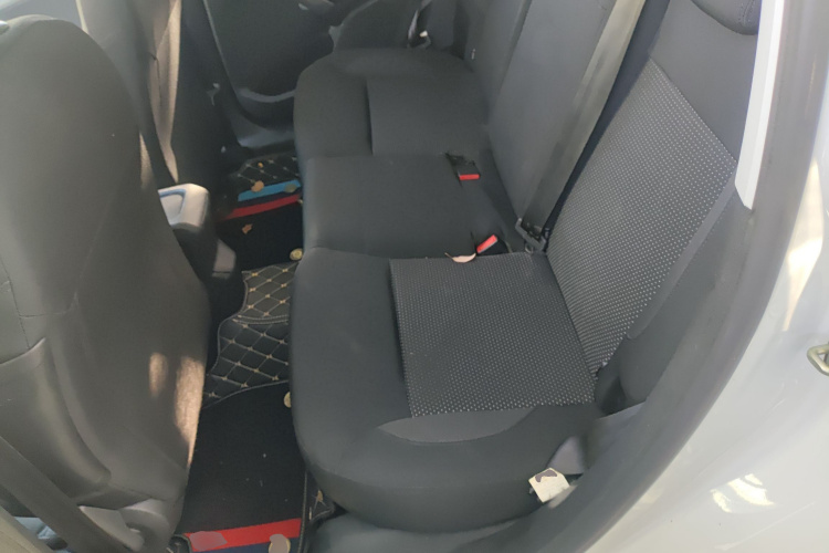 Peugeot 2008 2018 image de voiture #17