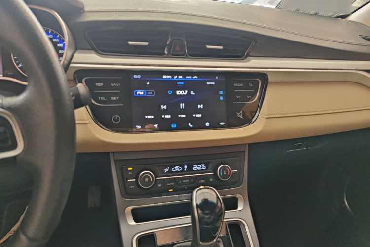 GEELY Emgrand 2018 car image #17