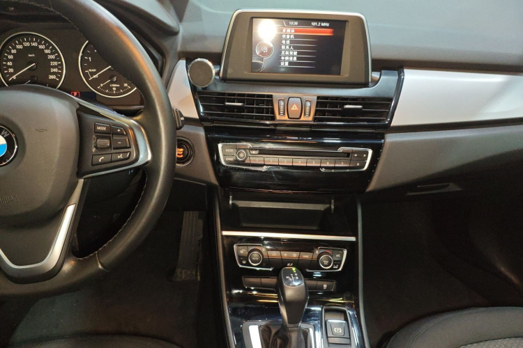 BMW 2 Series Tourer (Imported) 2015 #17 BMW 2 Series Tourer (Imported) 2015 car image #17