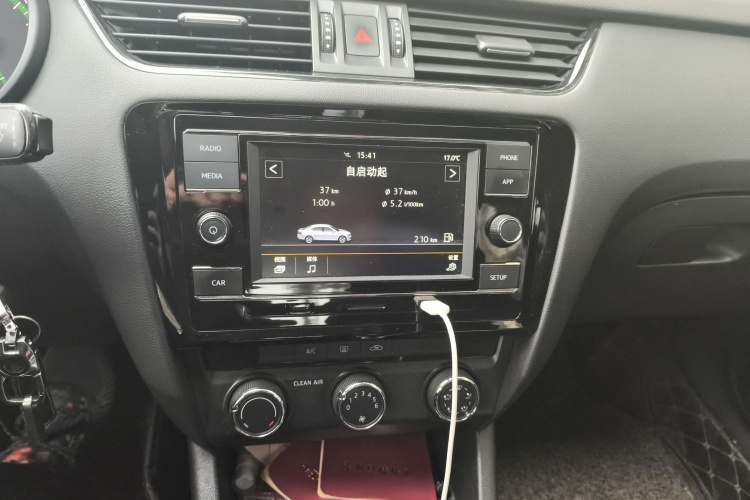 Skoda Octavia 2019 car image #17