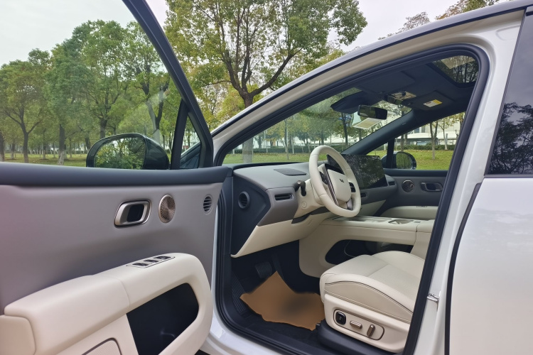 Li i6 2025 صورة سيارة #17