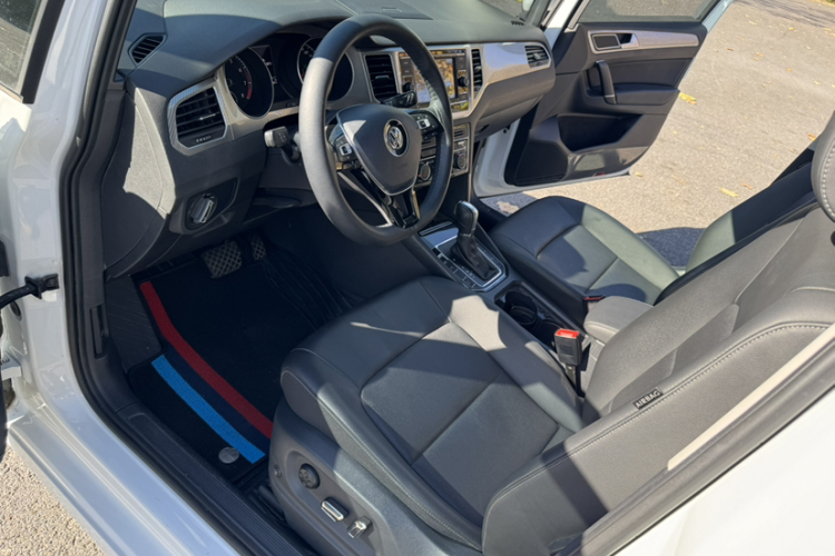 Volkswagen Golf Sportsvan 2020 car image #17