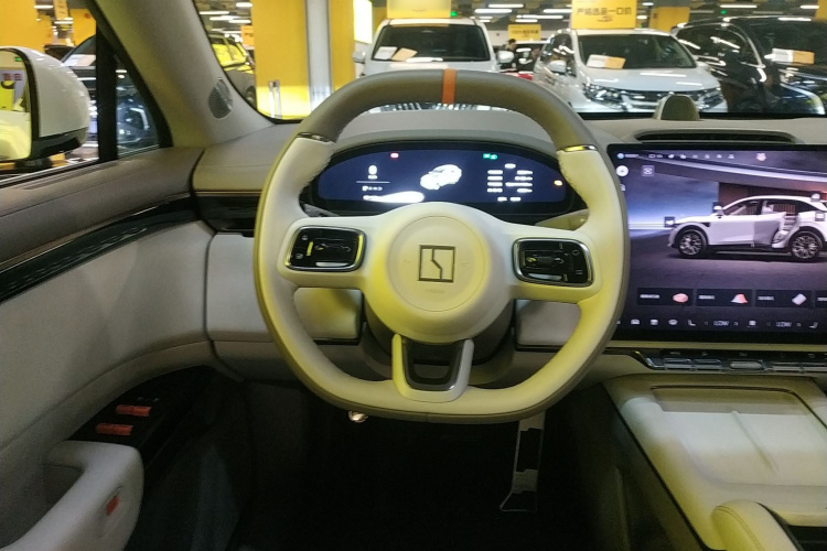 Zeekr 7X 2024 car image #17