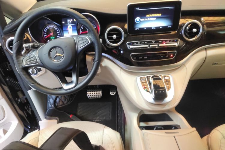 Mercedes-Benz V Class 2020 immagine di auto #17