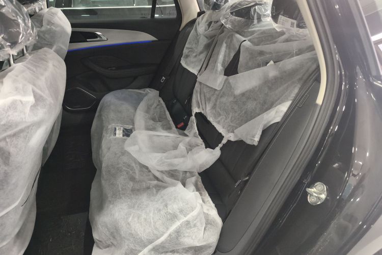 HongQi H5 PHEV 2025 #17 HongQi H5 PHEV 2025 car image #17