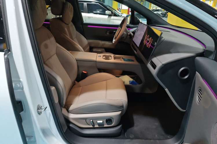 理想汽车 理想i6 2025 汽车图片 #17