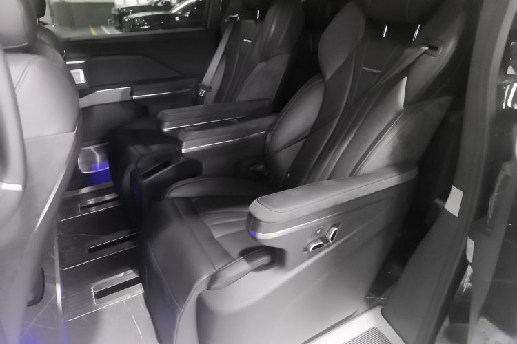 HongQi HQ9 PHEV 2024 #17 HongQi HQ9 PHEV 2024 car image #17