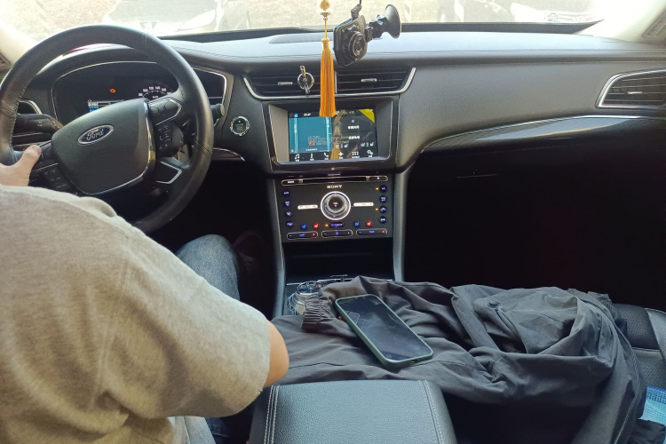 Ford Taurus 2016 car image #17