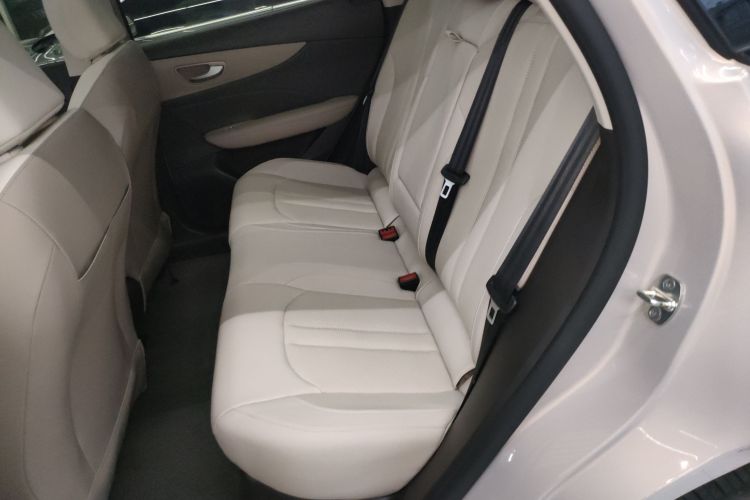 MG ES5 2024 car image #17